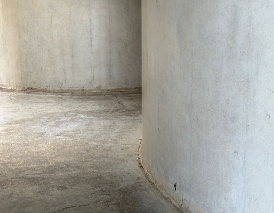 Curved wall, Worli apartment
