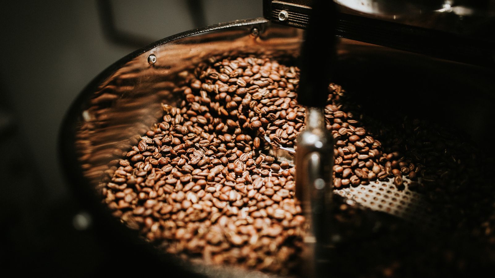 Beans turning in the roaster